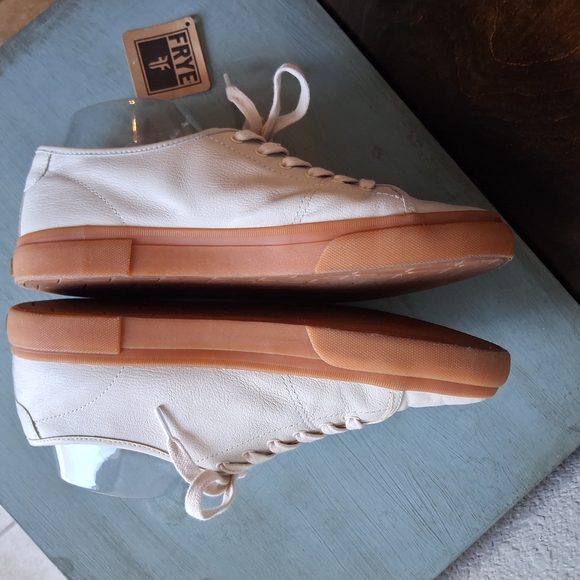 🎉 Frye Gia Low Ivory Leather Gumsole Sneakers Sz. 10 EUC - Picture 8 of 12